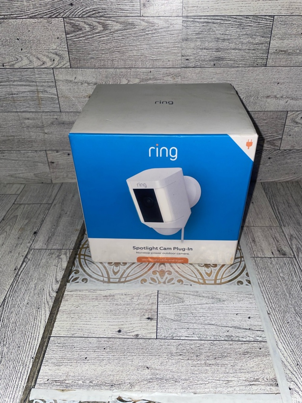 Ring Spotlight Cam Plug-In - White and Blue Packaging